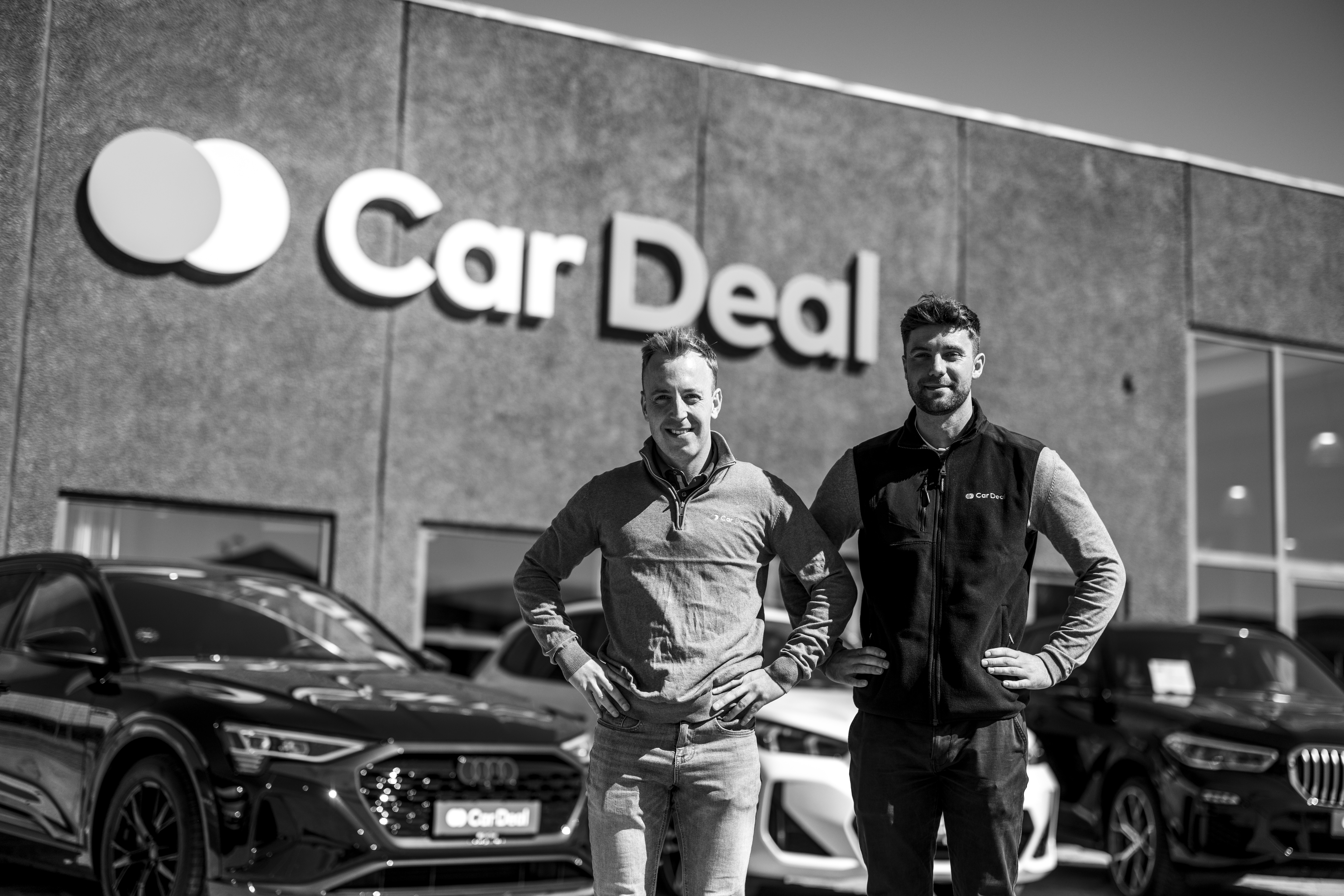 Car Deal teamet foran forretningen i Hillerød